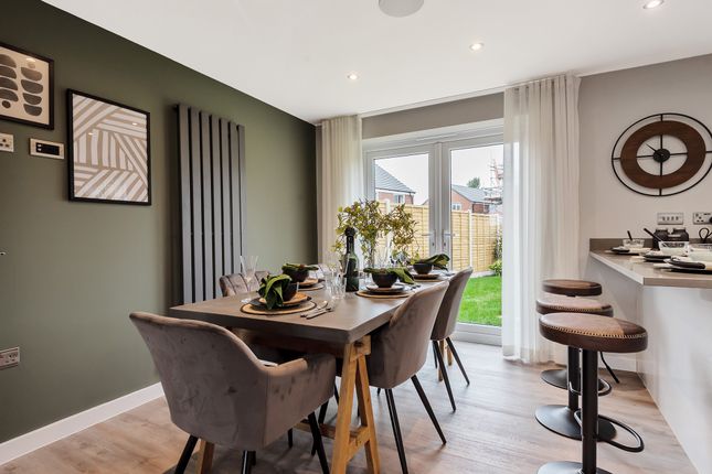 4 bed detached house