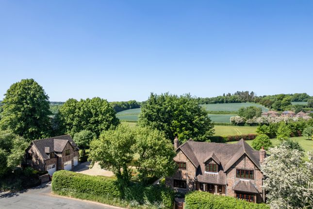 5 bed detached house