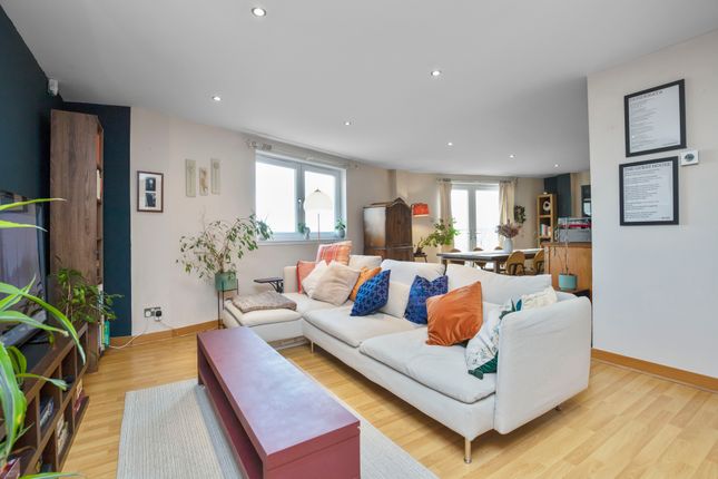 2 bedroom ground floor flat for sale