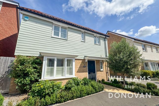 Alice Gardens, Rochford 3 bed detached house for sale