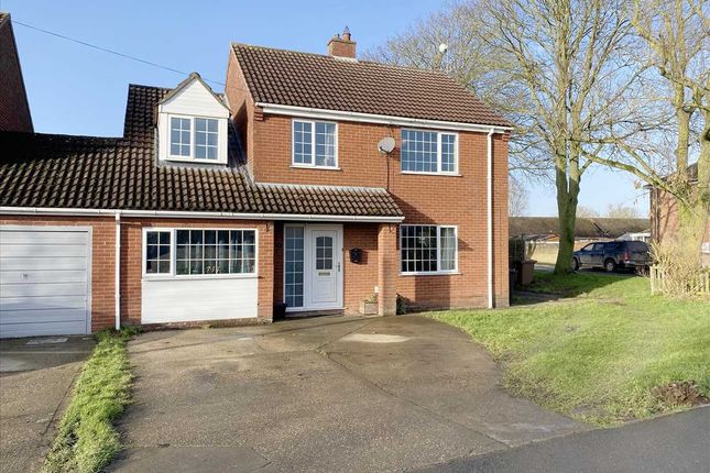 Digby LN4 6 bed link detached house for sale
