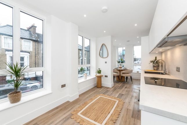Brockley Cross, London, SE4 2 bed apartment for sale
