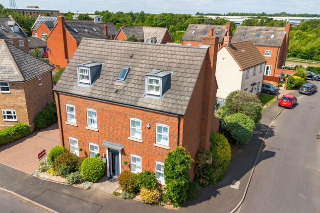 5 bedroom detached house for sale