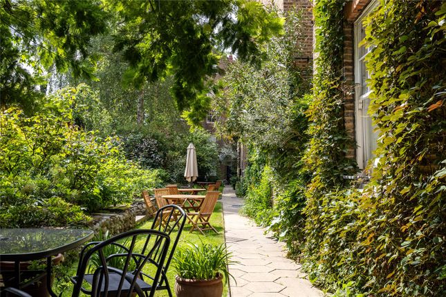 Prince of Wales Drive, London, SW11 1 bed apartment for sale