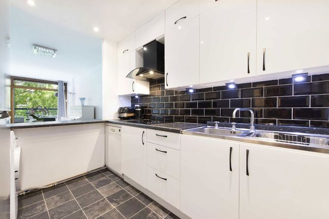 Barbican, London EC2Y 2 bed flat for sale