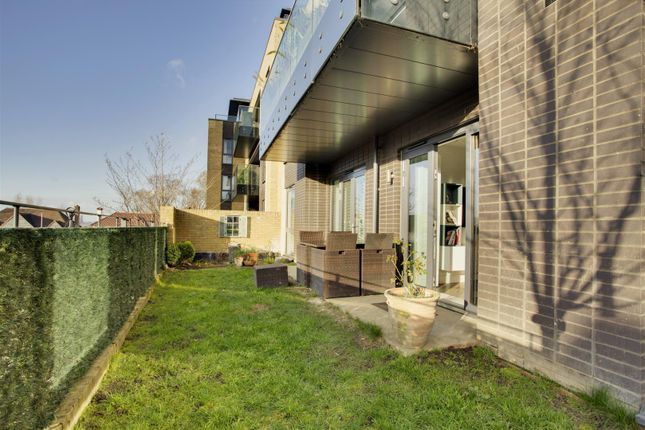 Westleigh Avenue, Putney, London 2 bed apartment for sale