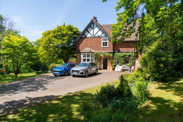 5 bed detached house