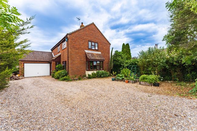 Yarmouth Road, Ormesby 4 bed detached house for sale