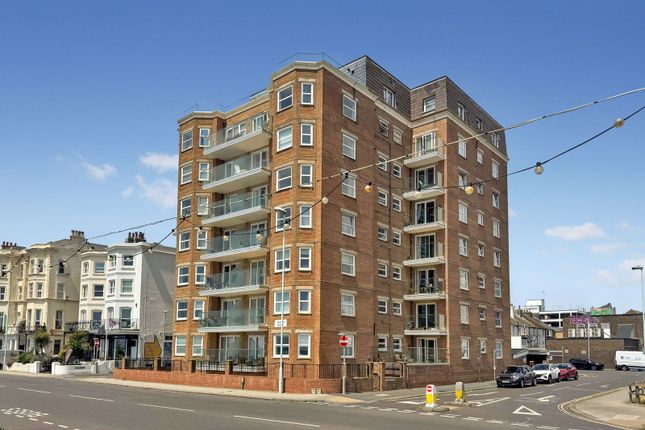 Augusta Place, Worthing, BN11 3PY 2 bed flat for sale