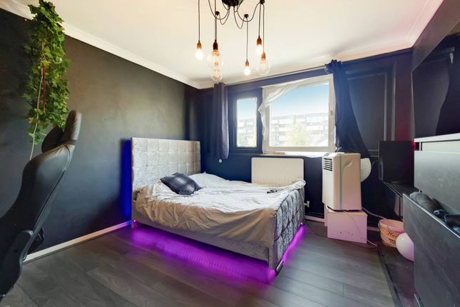 2 Weatherley Close, London E3 2 bed maisonette for sale