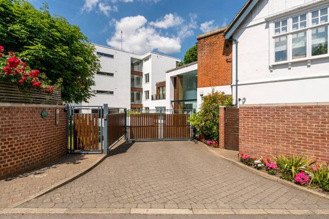 Sheen Road, Richmond, TW9 2 bed flat for sale