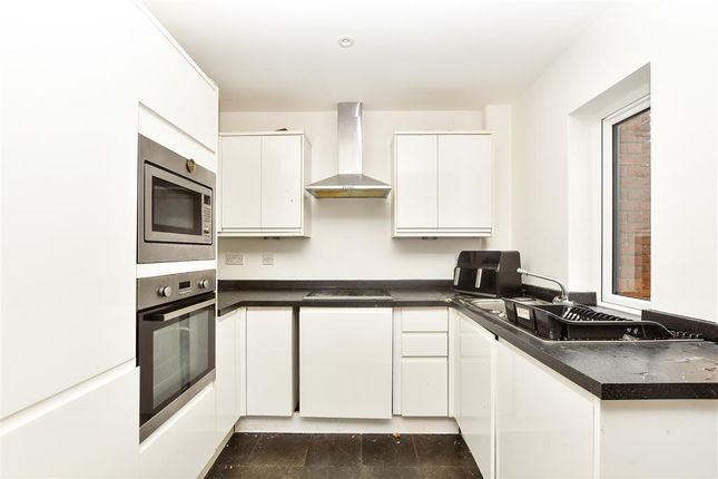 2 bedroom town house for sale