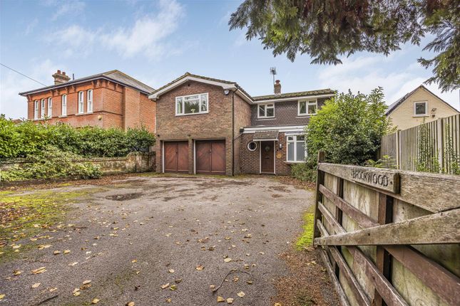 5 bed detached house