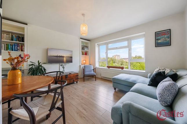 Queensbridge Court, Queensbridge... 2 bed apartment for sale