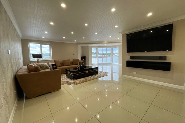 3 bedroom flat for sale