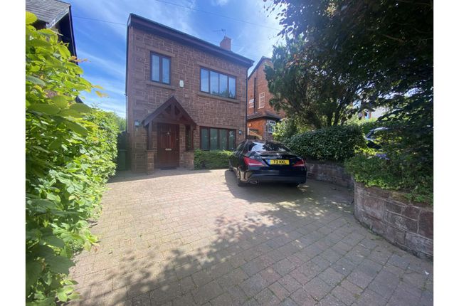 5 bed detached house