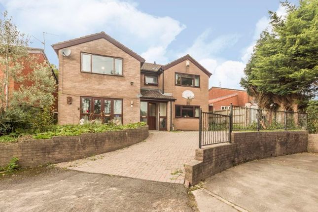 5 bed detached house