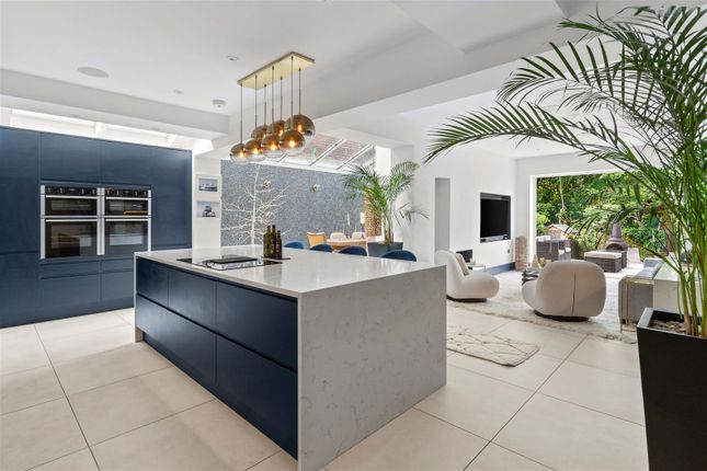 5 bedroom semi-detached house for sale