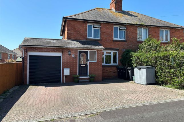 Queensland Road, Weymouth 3 bed semi
