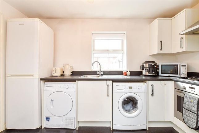 Old College Walk, Portsmouth, Hampshire 2 bed maisonette for sale