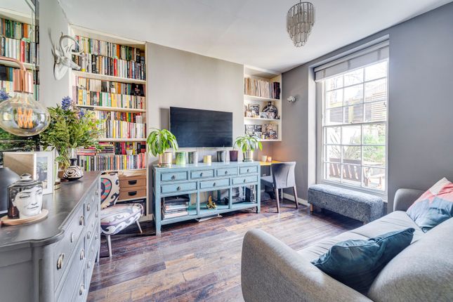North Gower Street, Euston, London, NW1 2 bed ground floor maisonette for sale
