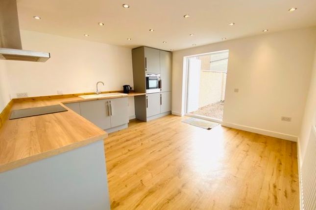 GRIMSBY ROAD, CLEETHORPES 4 bed end of terrace house for sale