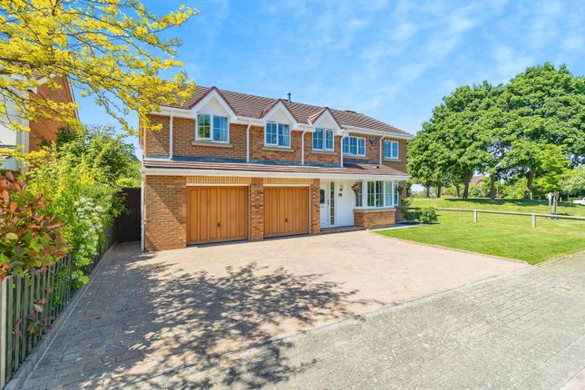 6 bedroom detached house for sale