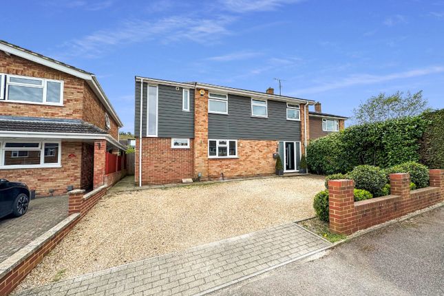 Lambs Close, Dunstable LU5 4 bed link detached house for sale