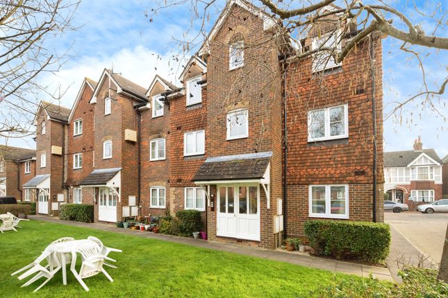 1 bedroom ground floor flat for sale