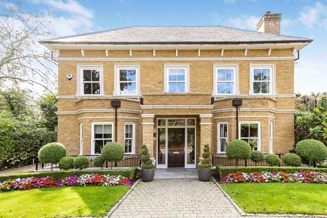Imperial Grove, Hertfordshire EN4 6 bed detached house for sale