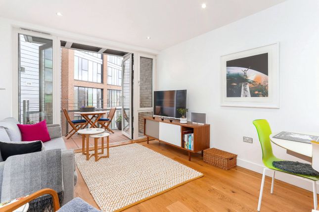 Lee Street, Haggerston, London, E8 2 bed apartment for sale