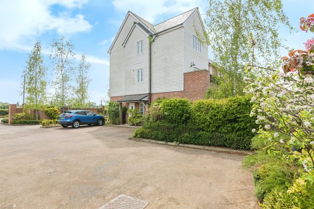 4 bedroom end of terrace house for sale