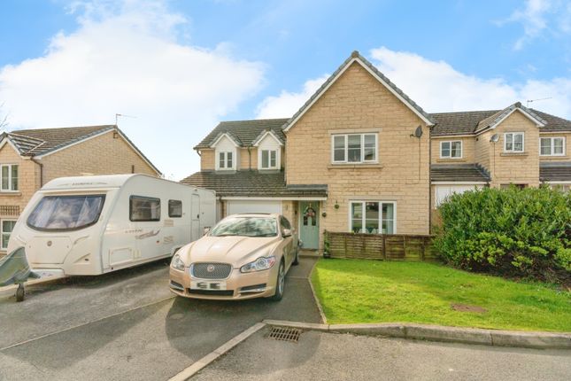 5 bed detached house