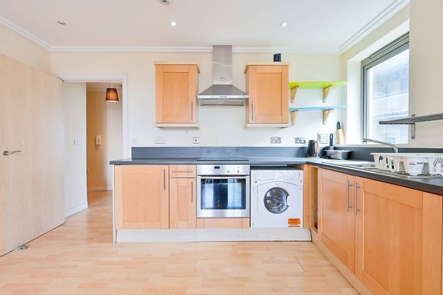 Victoria Road, North Acton, London, W3 2 bed flat for sale