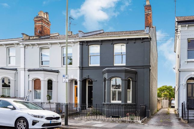 5 bedroom end of terrace house for sale