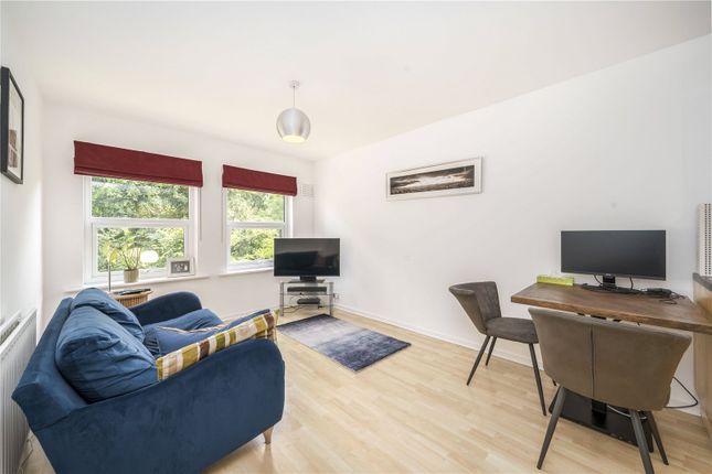 Burnt Ash Hill, London, Lee, SE12 1 bed apartment for sale