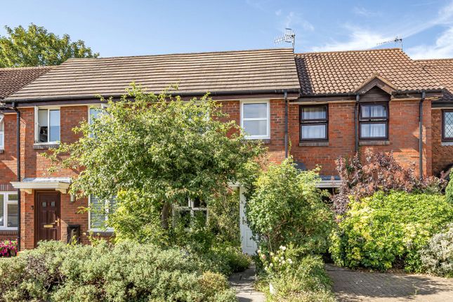 Weald Close, Guildford GU4 2 bed terraced house for sale