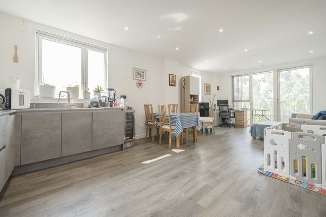 Corbet Gardens, London W3 2 bed flat for sale