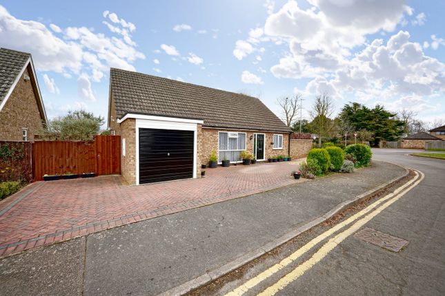 Hall Close, Hartford, Huntingdon, PE29 3 bed detached bungalow for sale
