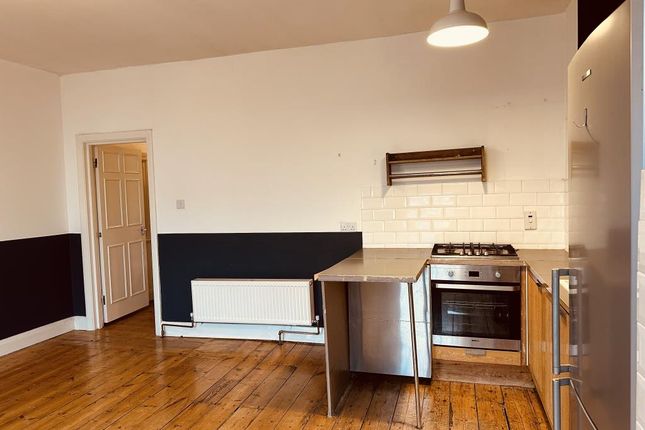 Surbiton,  Surrey,  KT5 2 bed flat for sale