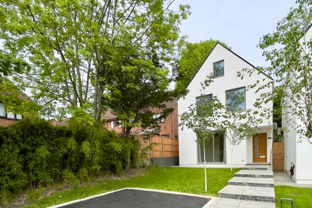 5 bed detached house
