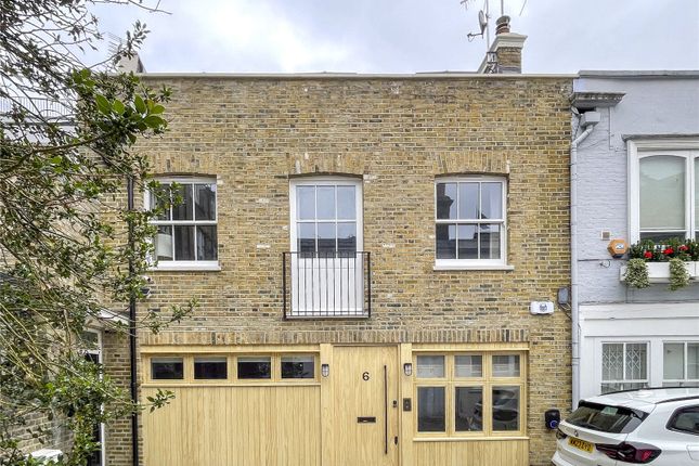 Buckingham Mews, London, SW1E 3 bed end of terrace house for sale