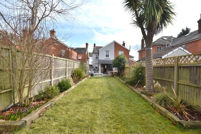 Southampton Street, Farnborough GU14 3 bed semi