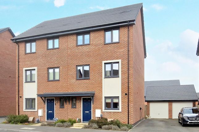Newstead Way, Monksmoor, Daventry... 4 bed semi
