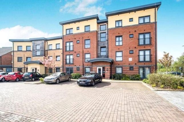Raven Close, Hertfordshire WD18 2 bed flat for sale
