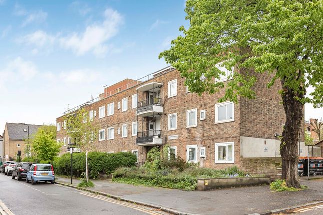 Somerford Grove Estate, London, N16 2 bed apartment for sale
