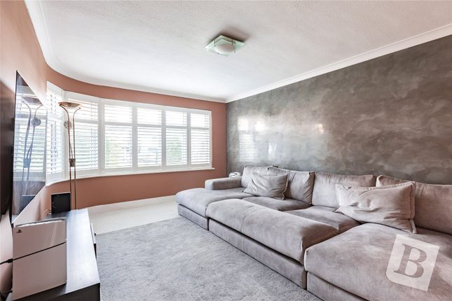 Main Road, Romford, RM1 2 bed apartment for sale