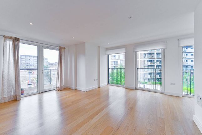 Duke of Wellington Avenue, Woolwich... 3 bed flat for sale