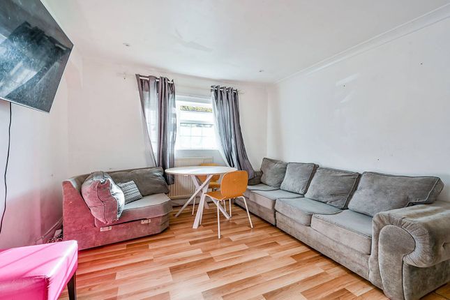 Highfield Road, Acton, London, W3 3 bed flat for sale