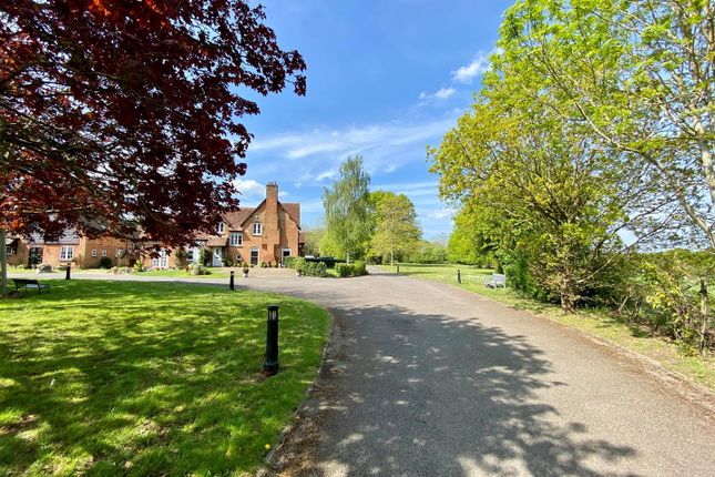 Potterells, Station Road, North Mymms... 2 bed cottage for sale